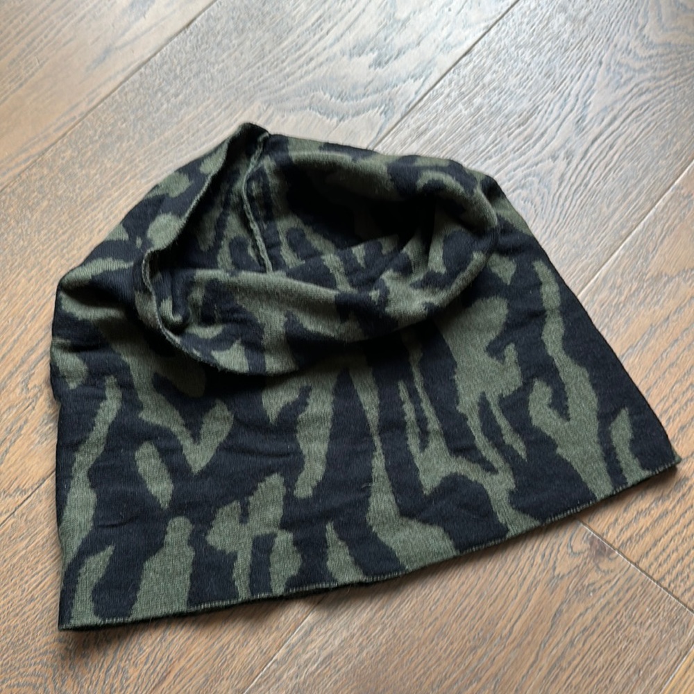 Sando's camouflage circle scarf